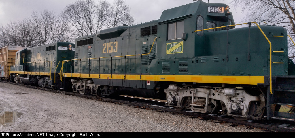 Ohio South Central Railroad (OSCR ) 2153 & 104